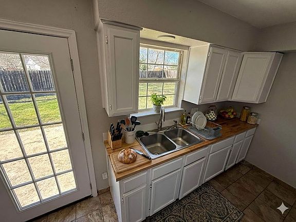 2nd image of 6700 Rockridge Ct