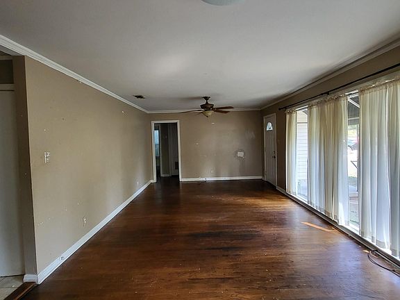 4th image of 1123 Dogwood St