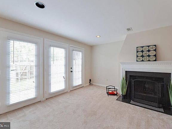 Comfy Lower Lever Rec Room w/ fireplace