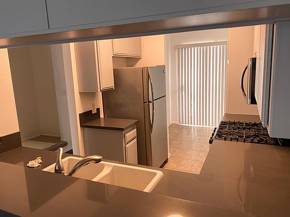 2nd image of 4303 Whitsett Ave APT 5
