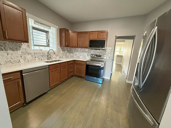 5th image of 3643 Cuyler Ave