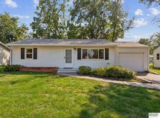 209 Highland Dr, Gretna, NE 68028