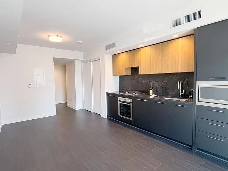 6608 Sussex Ave — Photo 9
