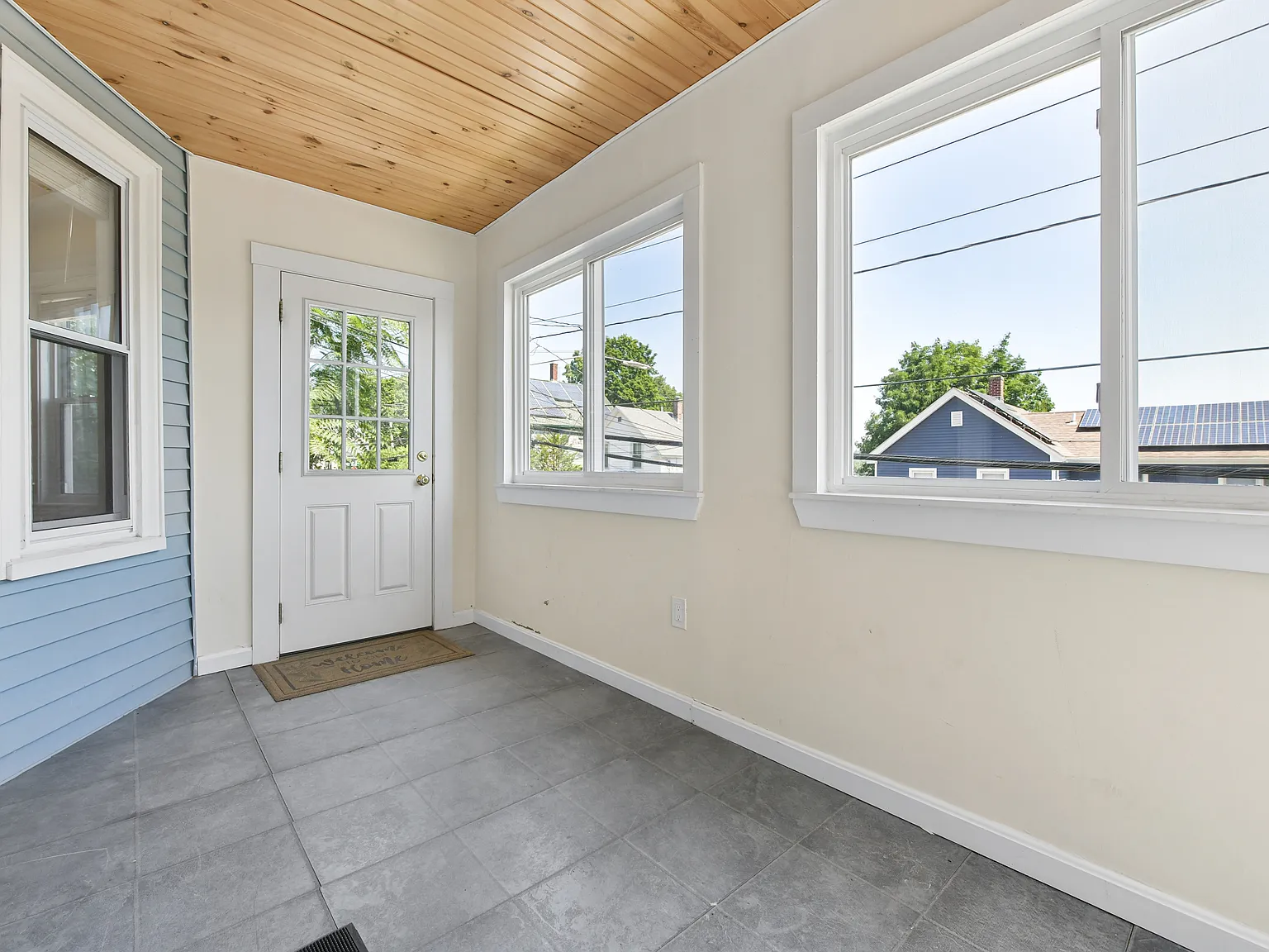 3 bed, 1000 sqft, $3,400 — Photo 2