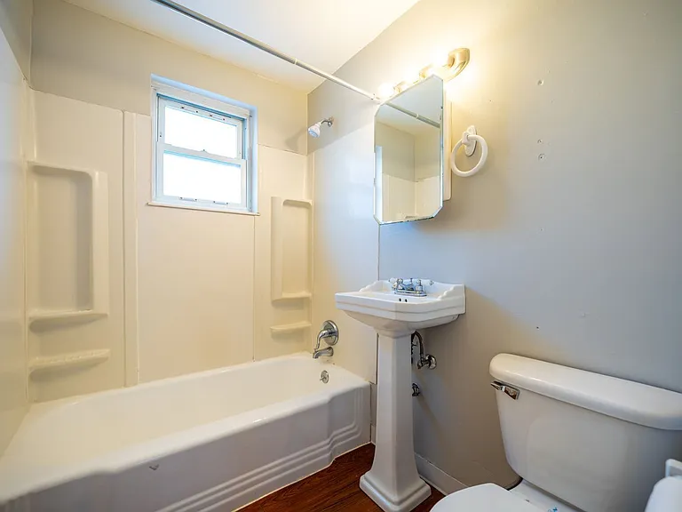 472 Elsmere St #C — Photo 9