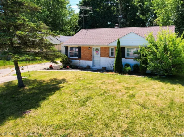 2316 Rollins St, Grand Blanc, MI 48439