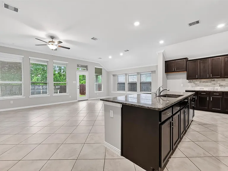 134 S Bearkat Ct — Photo 6