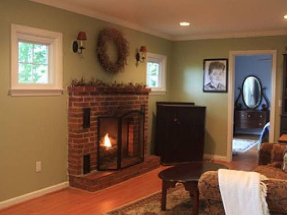 Well-Appointed and Cozy!