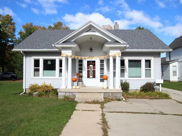 503 Petoskey Ave, Charlevoix, MI 49720