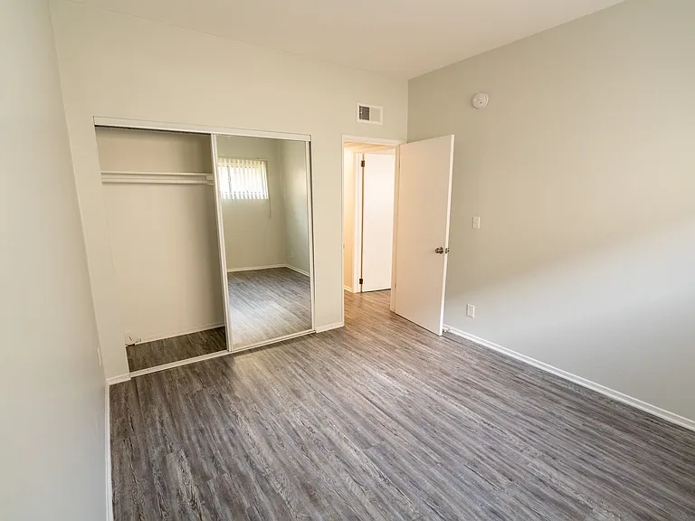 18411 Vincennes Street — Photo 35