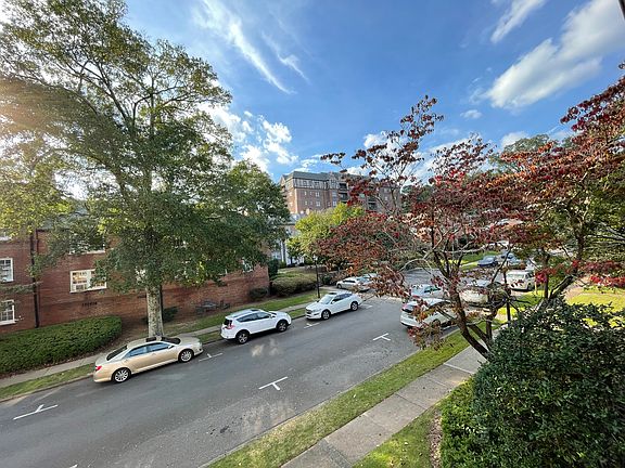 3rd image of 2827 Thornhill Rd