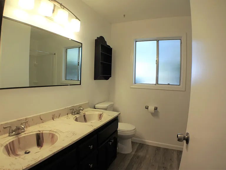 708 Douglas Ln — Photo 10