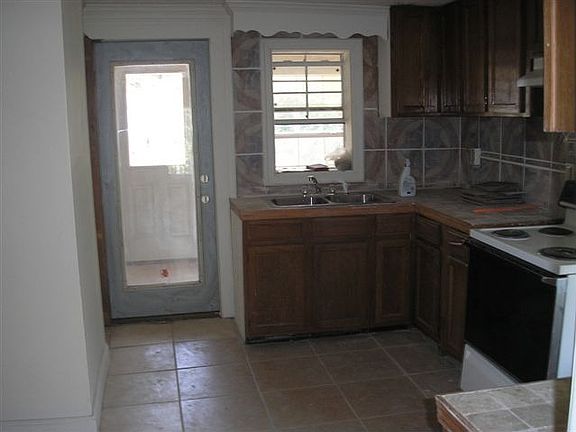 KITCHEN TO LAUNDRY