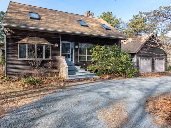 48 Puritan Dr, Oak Bluffs, MA 02557
