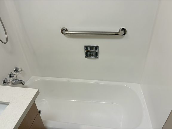 5th image of 2310 Alki Ave SW #2310