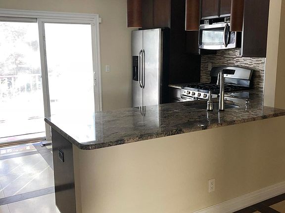 3rd image of 24 Iris Ct #1