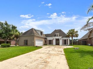 11414 Pleasant Knoll Dr, Denham Springs, LA 70726