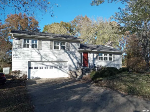 1106 Mockingbird Ln, Carterville, IL 62918