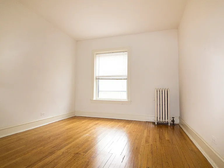536 - Bedroom