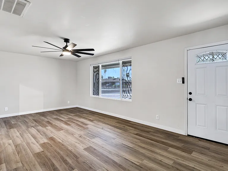 3702 W Tuckey Ln — Photo 11