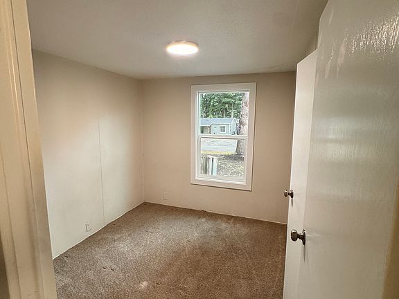 5th image of 13024 212th Avenue Ct E