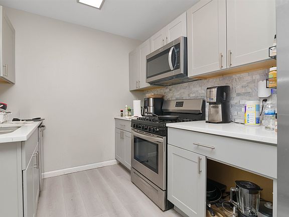 3rd image of 608 Westway St