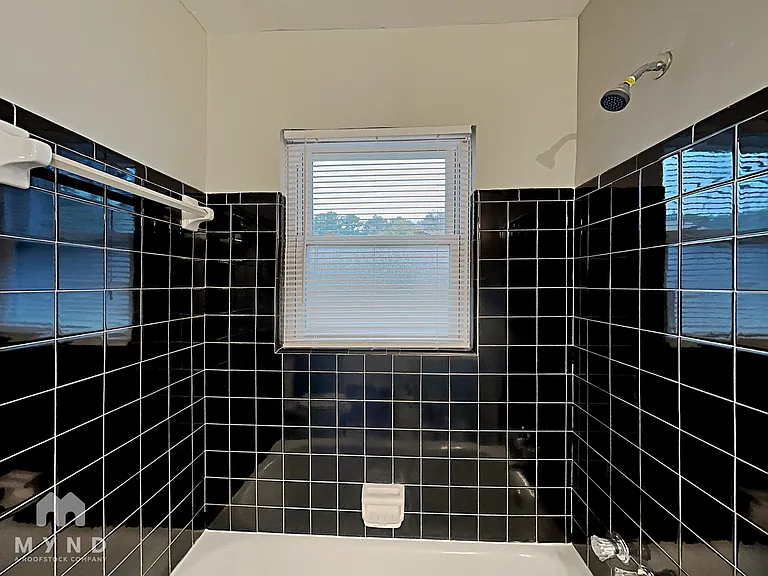 400 Lady Guinevere Way — Photo 15