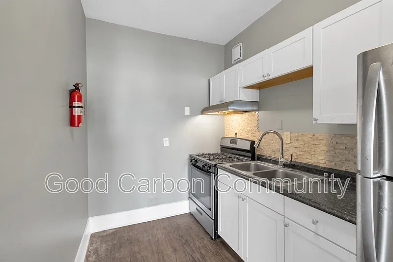 1073 Grant St #22