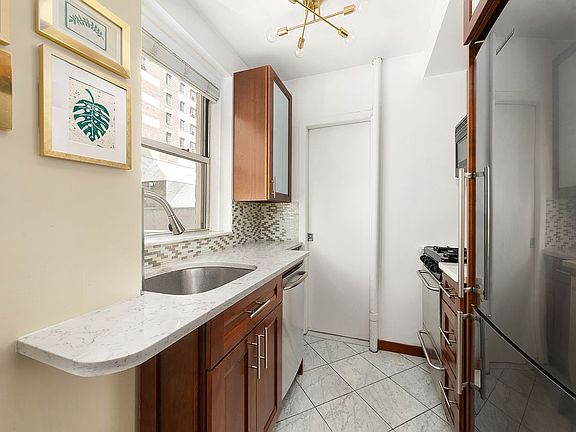 2nd image of 333 E 43rd St #110/11