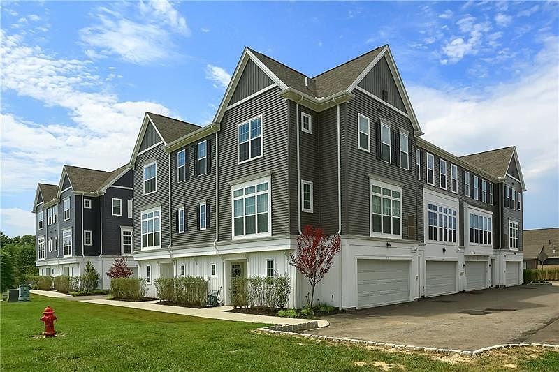 1st image of 327 Parade St