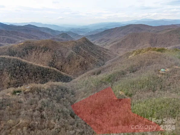 111 Cranberry Creek Rd, Maggie Valley, NC 28751