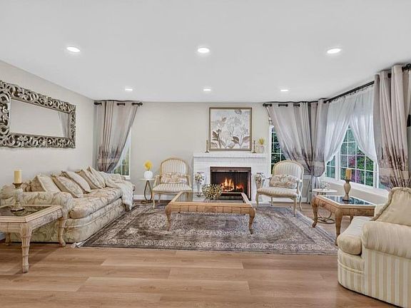 3rd image of 3021 Stonehenge Rd