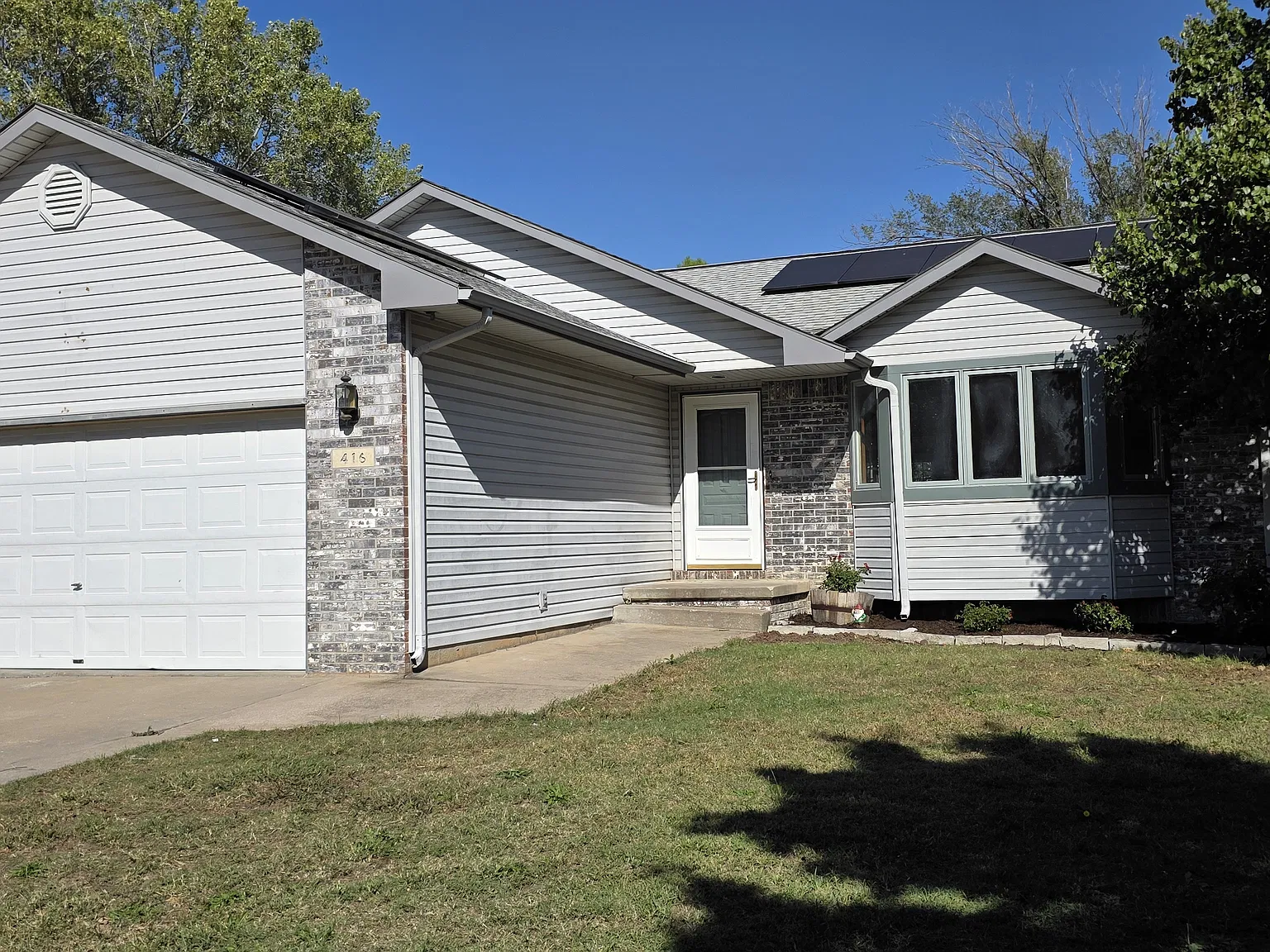 3 bed, 1266 sqft, $1,829 — Photo 2