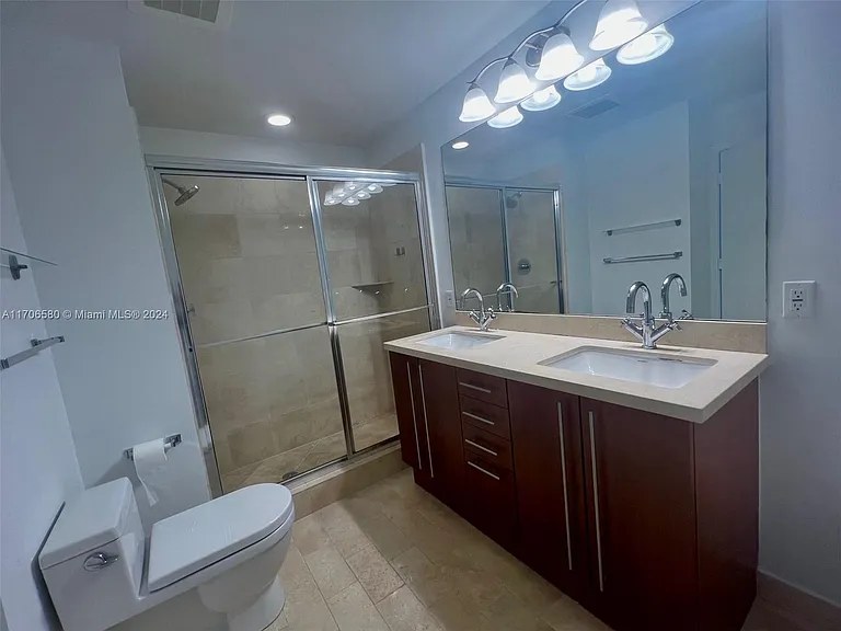1111 SW 1st Ave #1916 — Photo 7
