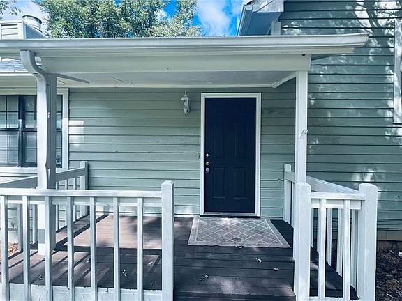 3rd image of 633 Candlewick Ln NW