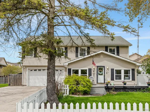 415 Leon Rd, Walled Lake, MI 48390
