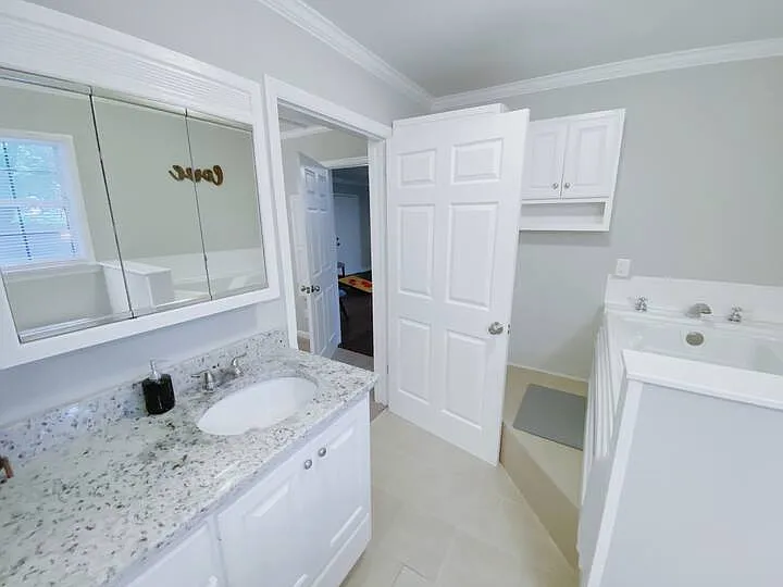 12005 Greenleaf Dr SE — Photo 10