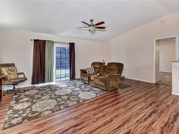4th image of 836 Adler Dr