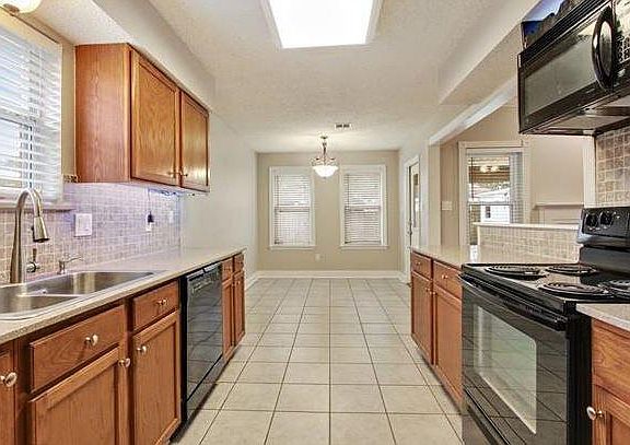 4th image of 230 River Village Dr