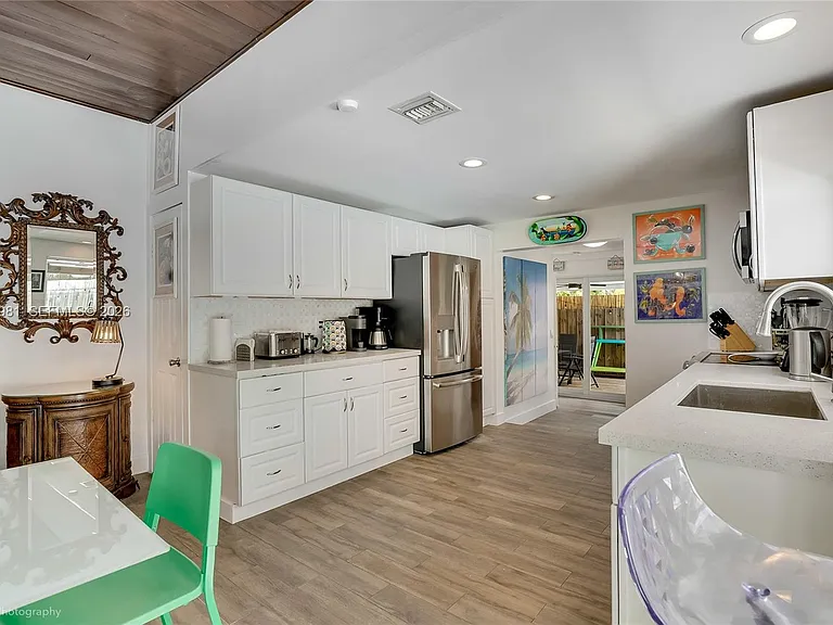 212 SW 1st Ave — Photo 9