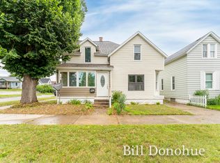 1061 Crosby St NW, Grand Rapids, MI 49504