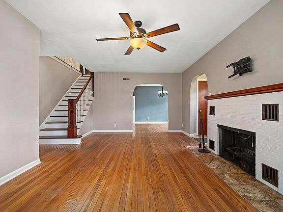 3rd image of 202 N Reinberg Ave