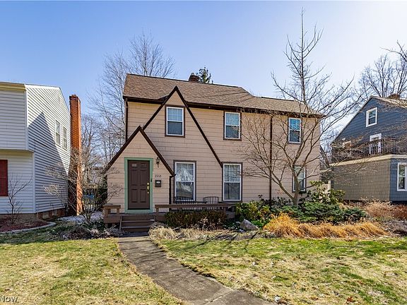 2nd image of 1553 Maplegrove Rd