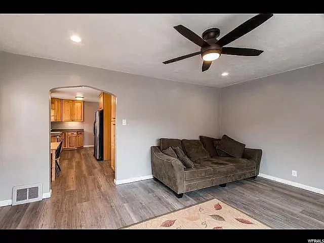 1550 E Westminster Ave — Photo 2