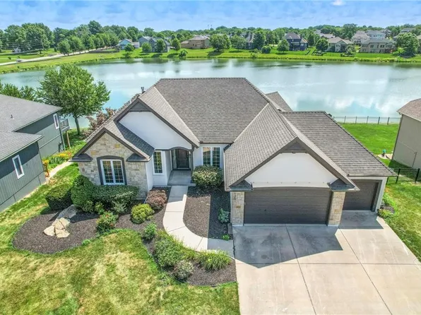 129 SE Chelsea Dr, Lees Summit, MO 64063