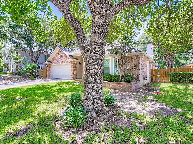 1809 Edelweiss Dr — Photo 2