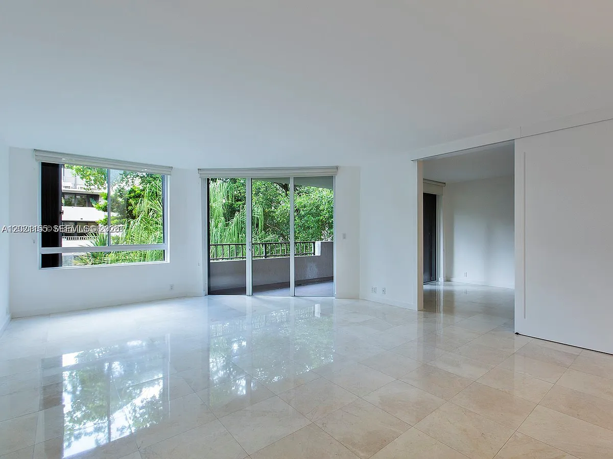Building Photo - 121 Crandon Blvd #252
