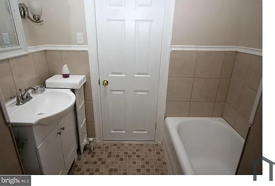 3 bed, $2,000 — Photo 2