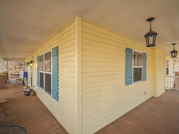 5th image of 27 Fox Creek Ct