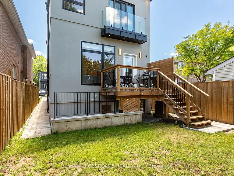 10 Hamstead Ave — Photo 31